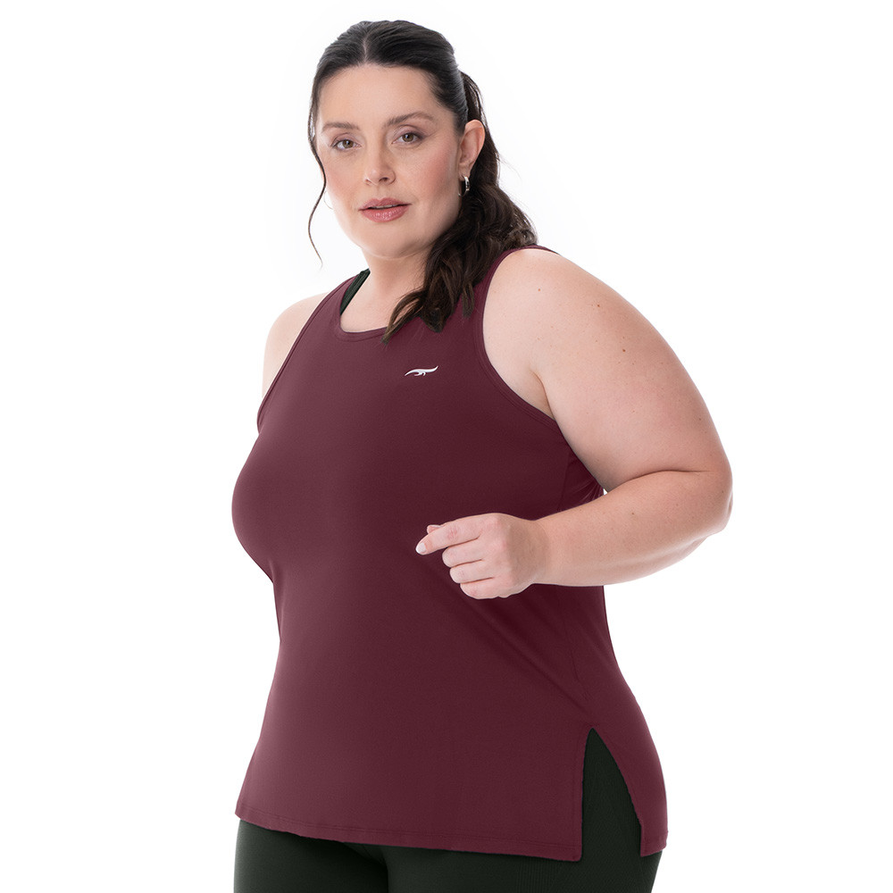 Imagem Regata Fitness Plus Alongada com Fenda Bordeaux