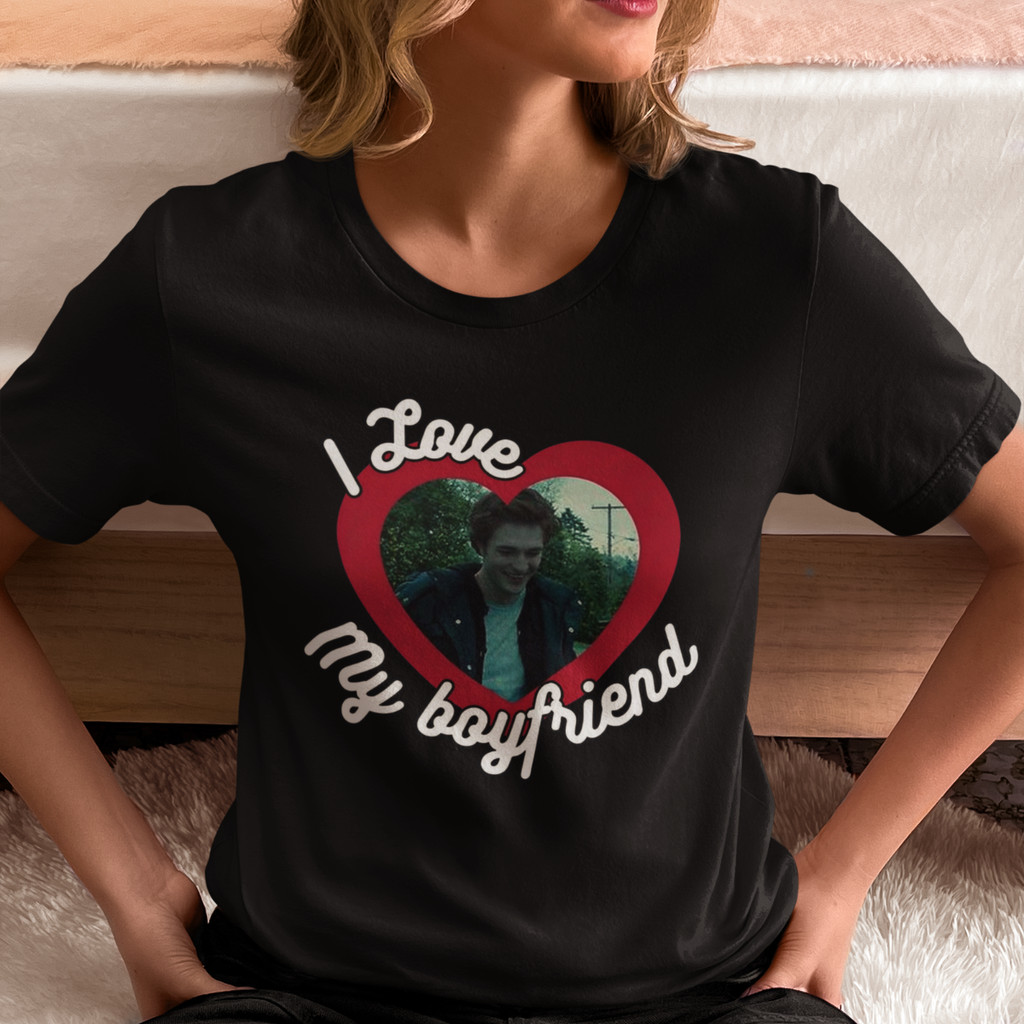Camiseta T-Shirt Crepusculo Twilight I Love My Boyfriend Edward Cullen Vampiro Literaria Saga Filme Blusa Feminina