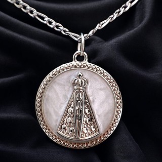 Corrente em Aço Inoxidável 316L e Pingente de Nossa Senhora Aparecida em Detalhes Lindos Perolados