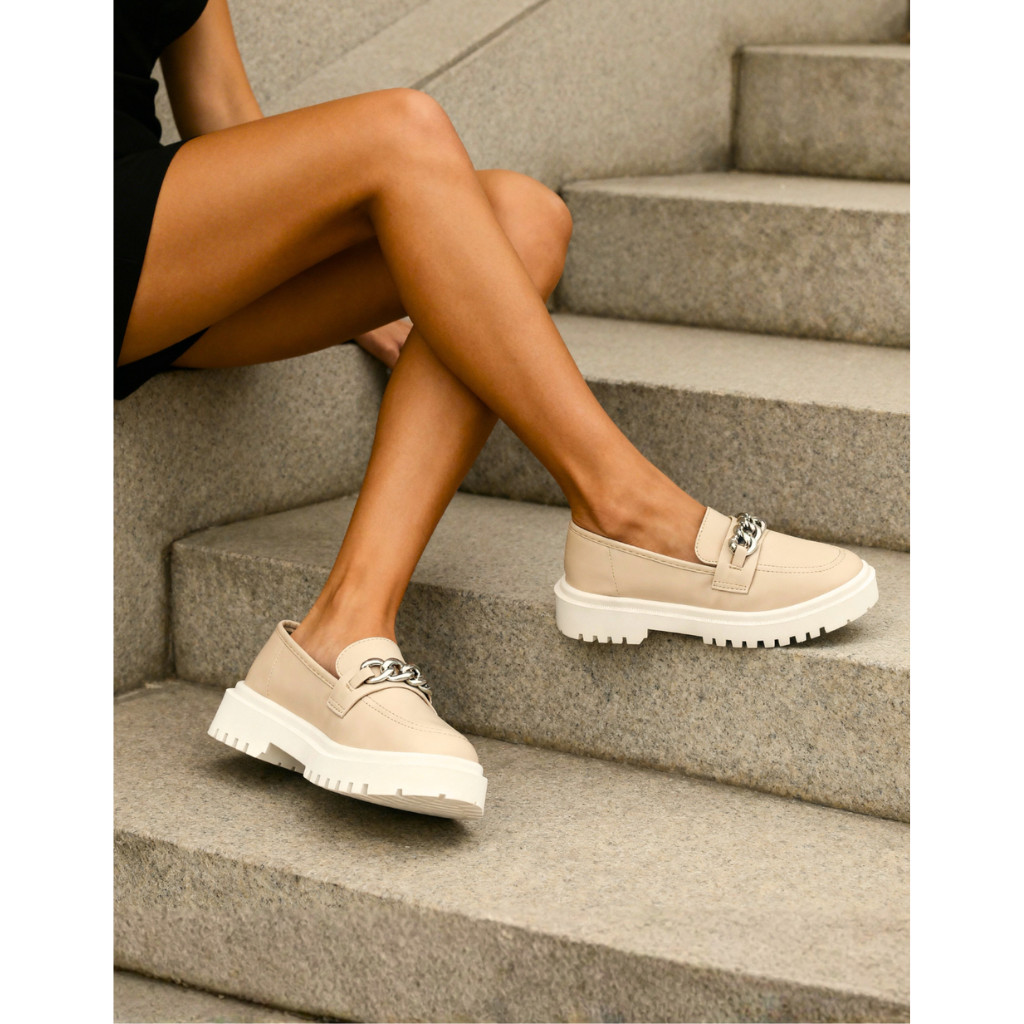 Mocassim Feminino Plataforma Tratorado Detalhe Corrente Confortável Dia a Dia