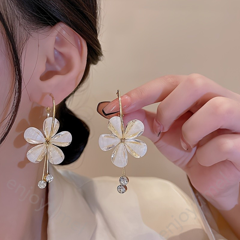 Exquisite Flower Design Hoop Brincos Liga Jóias Vintage Elegante Estilo Moda Feminina Partido Orelha Acessórios