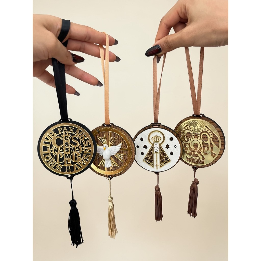 Adorno de Porta Enfeite Nossa Senhora Aparecida - São Bento - Divino - Sagrada Familia em Oferta na Shopee