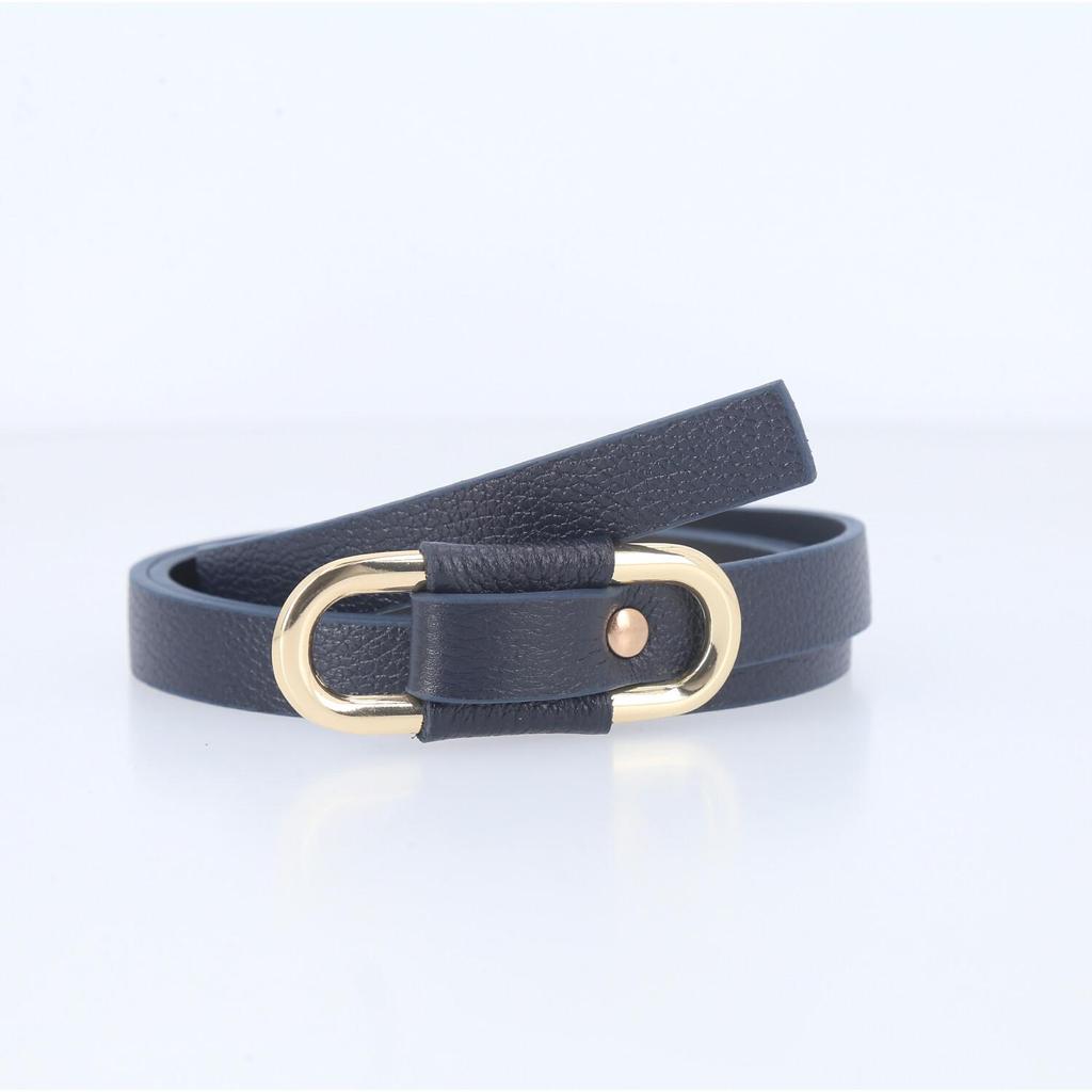 Cinto de Couro com Fivela Oval Metalizada