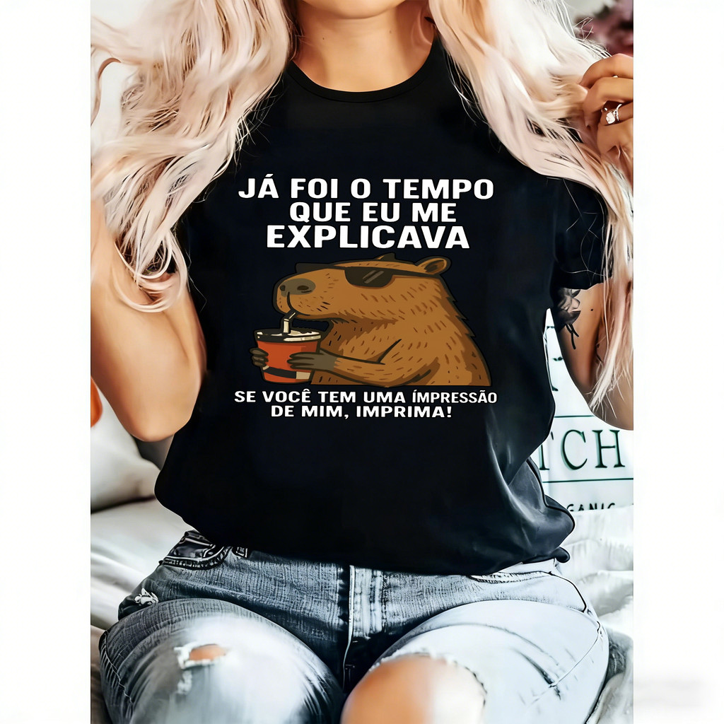 Camiseta Feminina Capybara com Frase Inspiradora Estampa Colorida Moderna Estilosa Confortável Tema Casual Tendência.