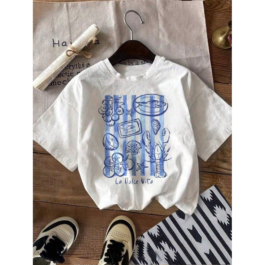 Camiseta Feminina Gráfica La Dolce Vita Estampa Sweet Life  Entusiastas Gastronomia Amantes Frutos Mar Férias Litorâneas