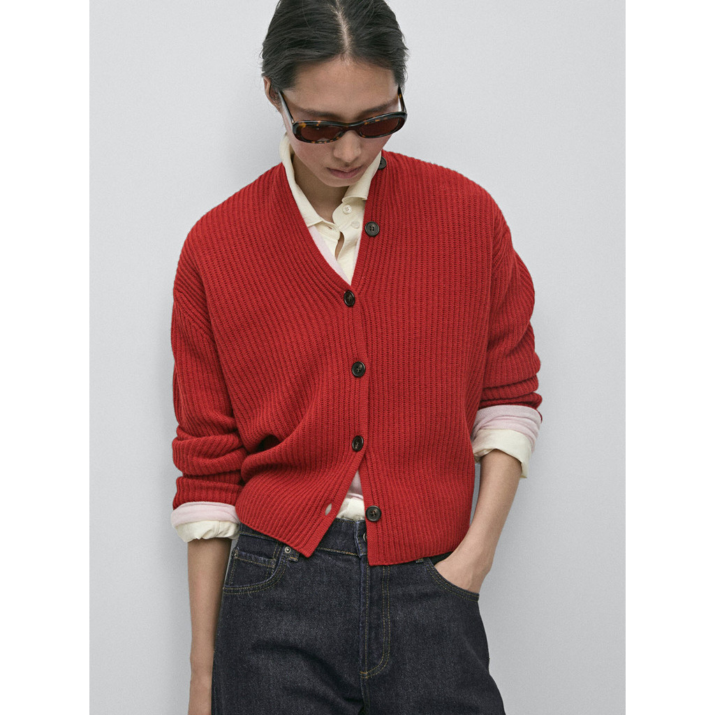 MD Cardigã feminino outono inverno novo estilo com decote em V ano novo botão vermelho macio ceroso cardigã de lã de mal