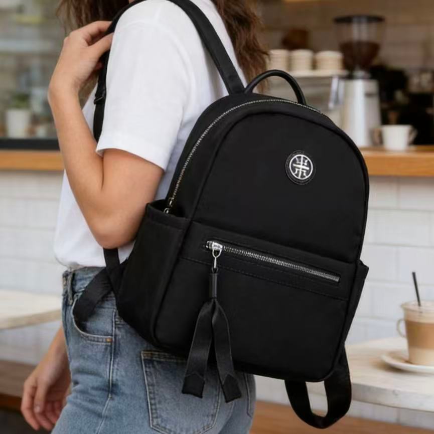 Mochila Feminina Leve Elegante E Minimalista Feita De Nylon Bolsa Grande Capacidade E Casual PU TM9008 LING em Oferta na Shopee