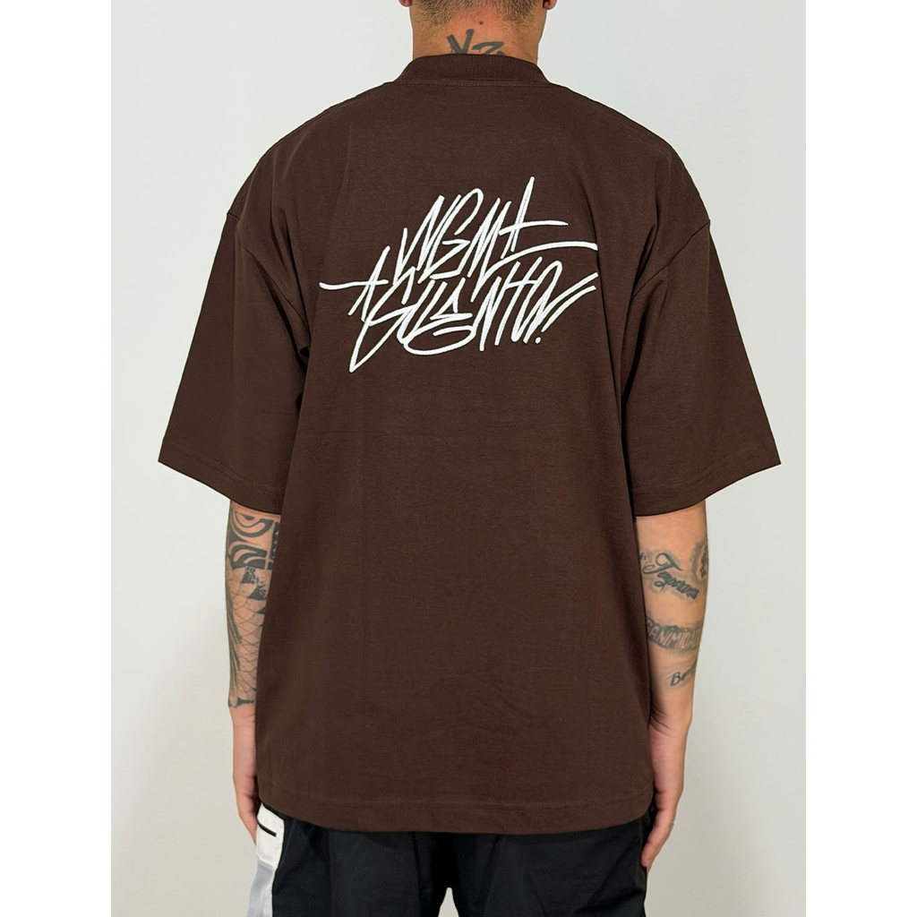 Camiseta Oversized Premium Chronic Tag Change - Marrom
