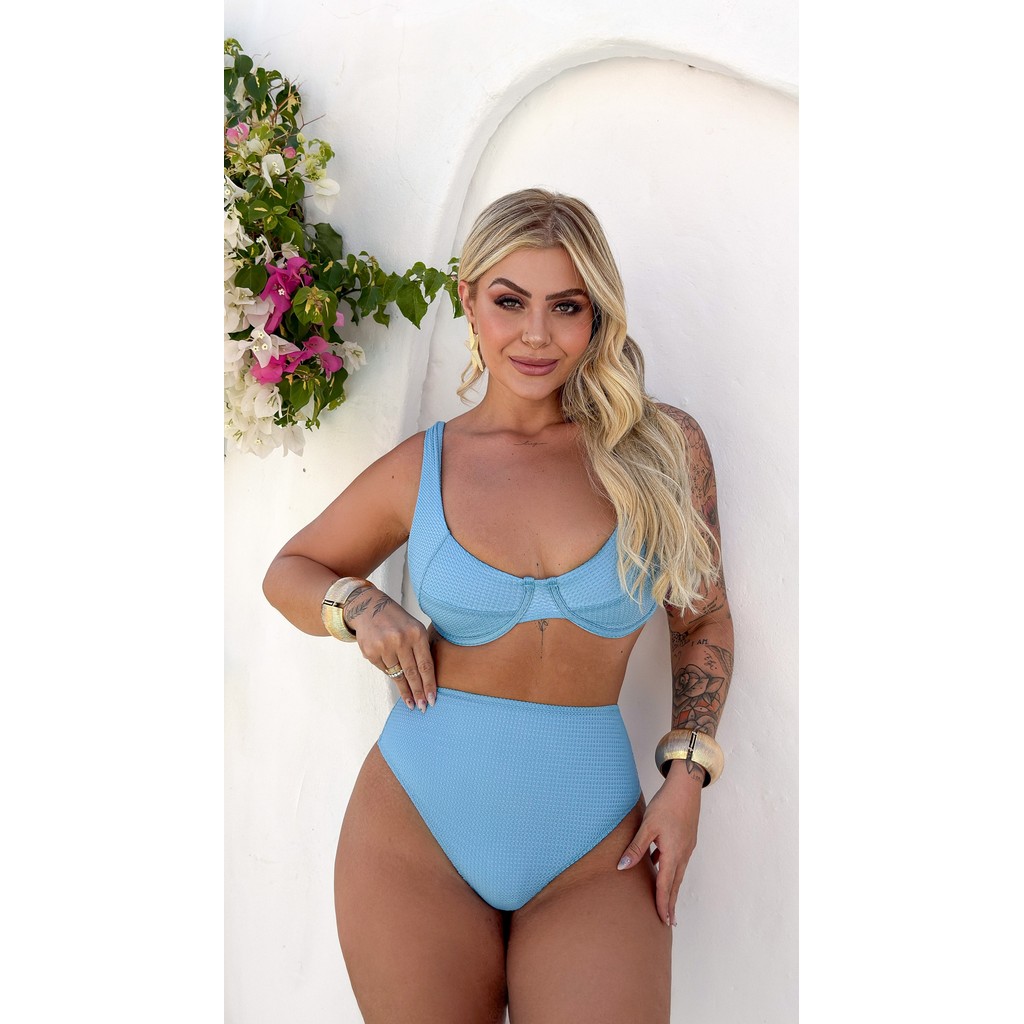 Biquíni Conjunto Stella – Meia-Taça com Aro e Recortes, Calcinha Hot Pants Fio Duplo – Azul Céu em Oferta na Shopee