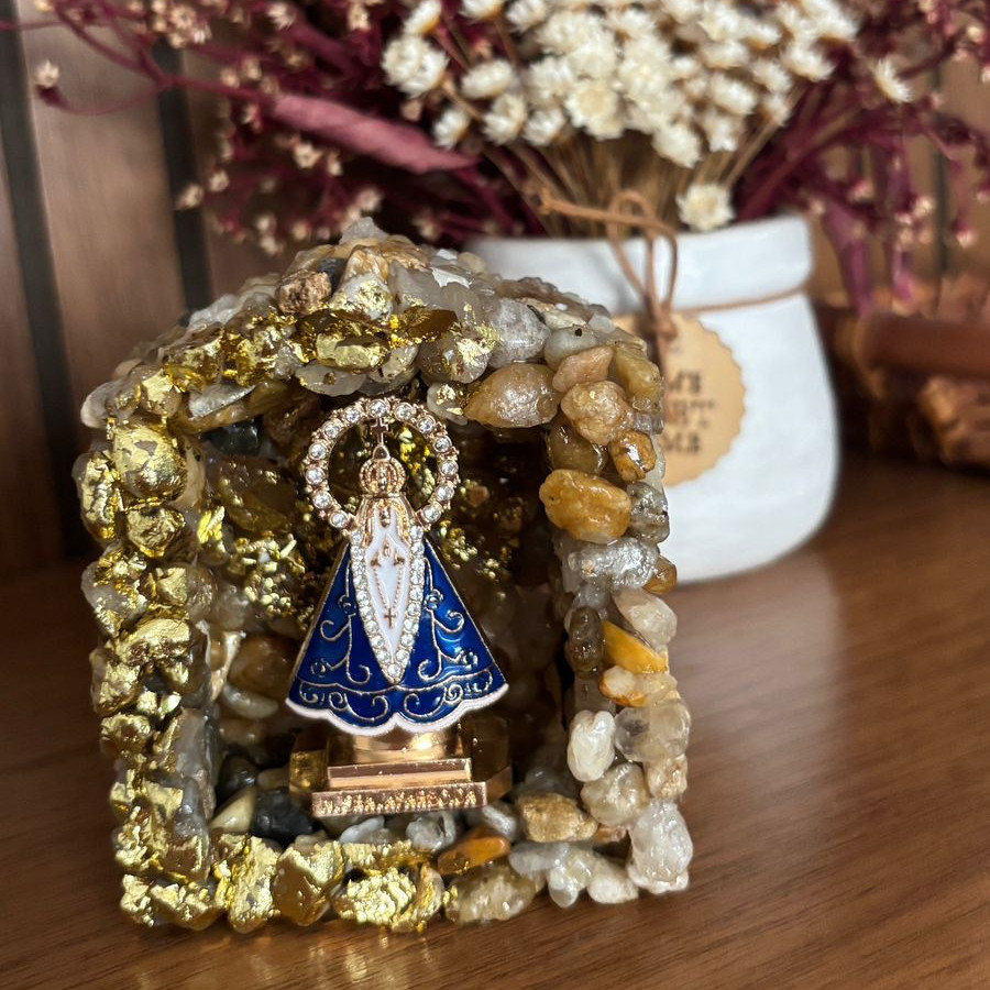 Capela Nossa Senhora Aparecida - Dourada -  Gruta com pedras e resina