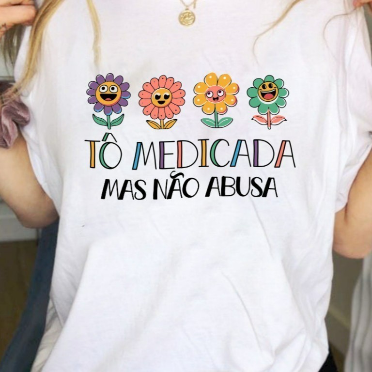 Camiseta T-Shirt Tô Medicada Mas Não Abusa Blusinha Premium Camisa 100% Algodão — imagem 2 de 2