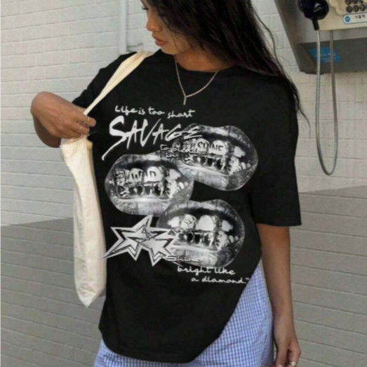 Camiseta Oversized Feminina Bocas Burguesa Savage Modelo Gringo Y2k Largo Confortável