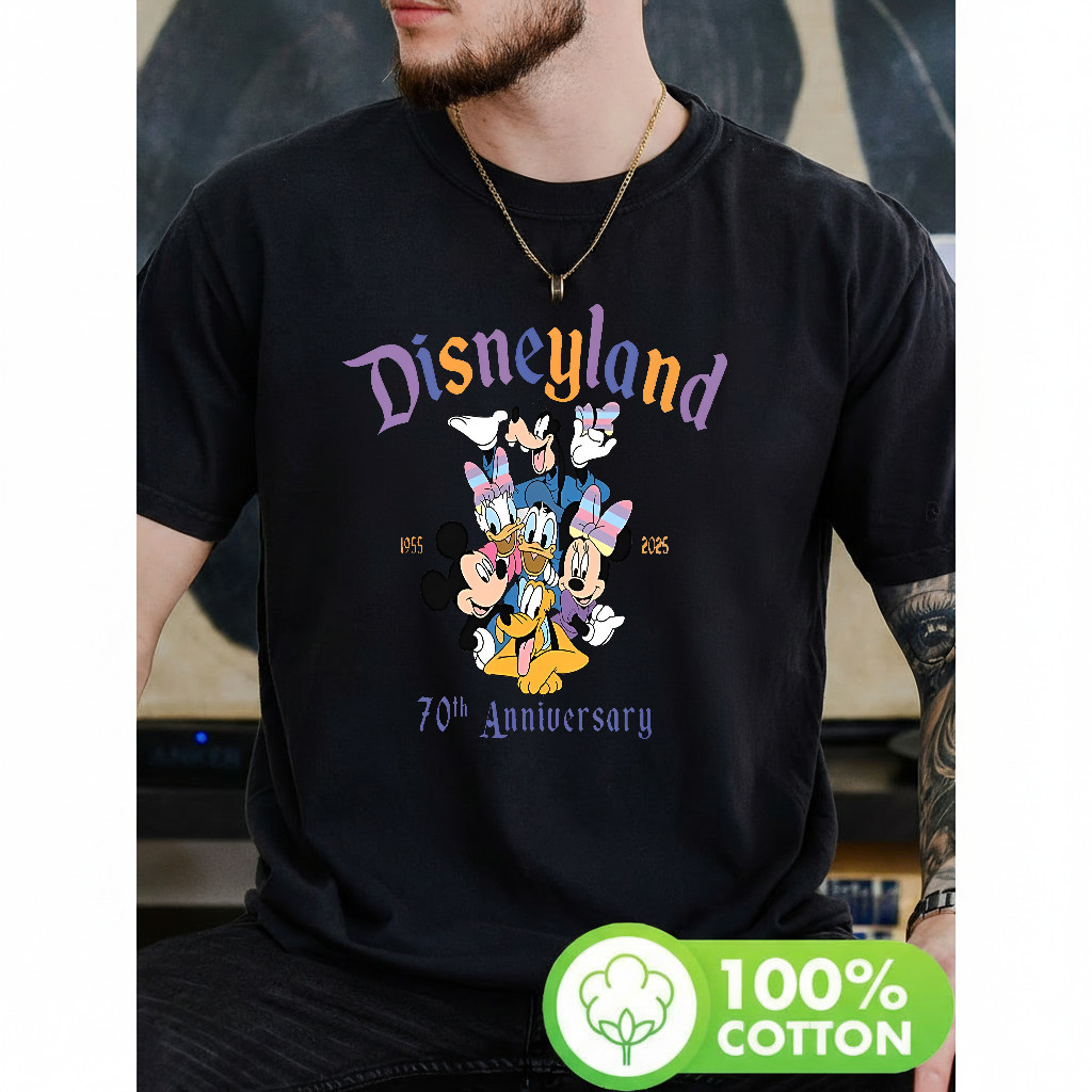 Camiseta Masculina Estampa Disney 70 Anos Mickey Minnie Donald Daisy Pluto Moderna Estilosa Atemporal
