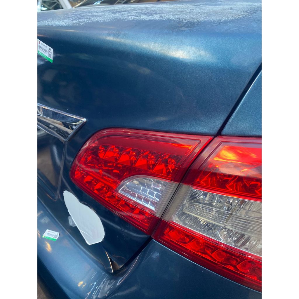Lanterna direita da tampa traseira nissan sentra 2014 N09