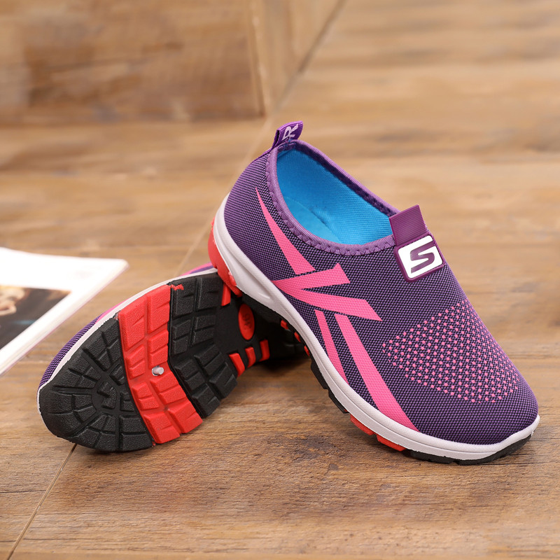 Sapatos de pano antigos de Pequim Sapatos femininos Primavera Outono Sapatos de pano Slip-On Sapatos de mãe de sola maci