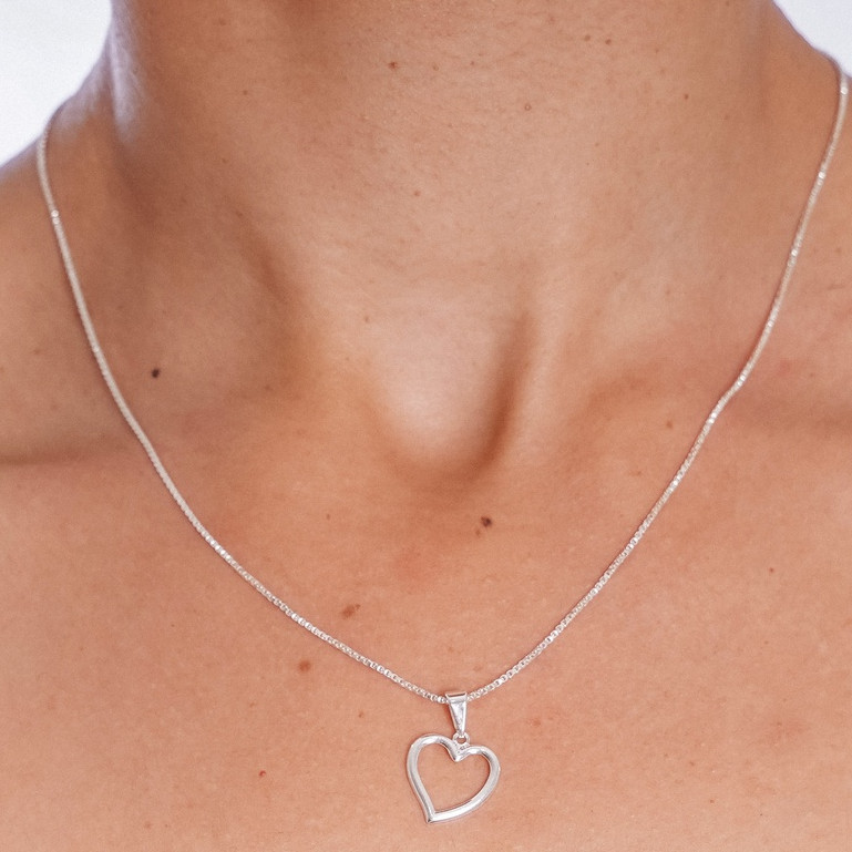 Colar Correntinha Feminina Com Pingente Coração Banhado A Prata 925