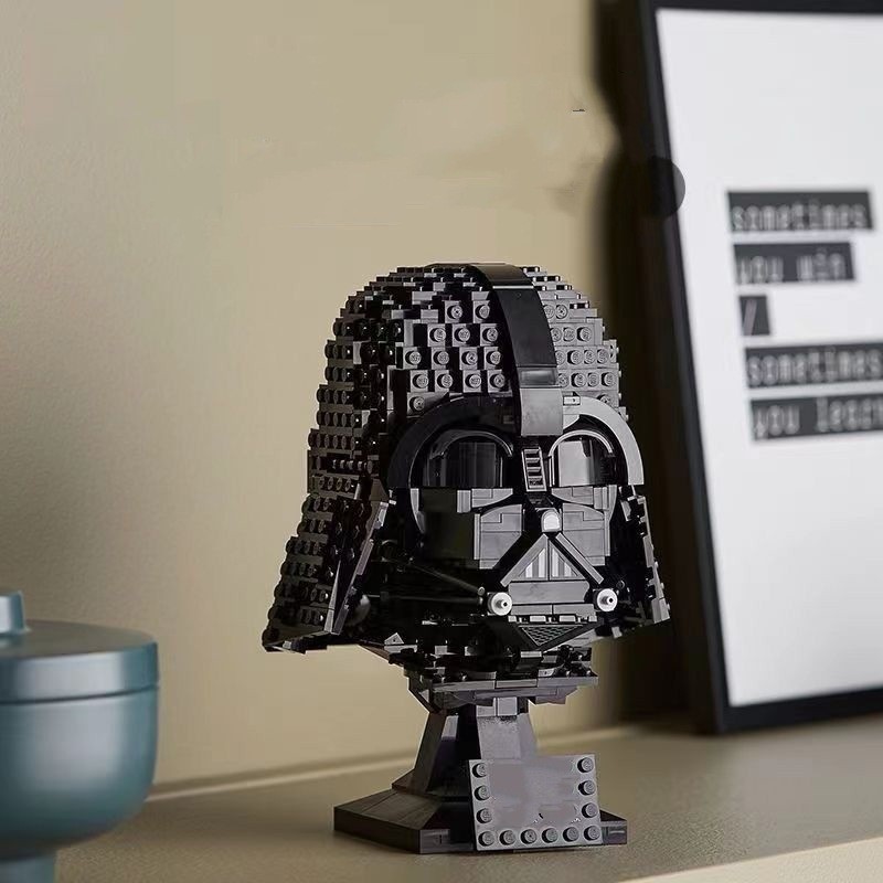 LEGO Star Wars 75304 Capacete de Piloto Darth Vader Brinquedo de Montar Comandante Cody para Meninos Brinquedo Infantil