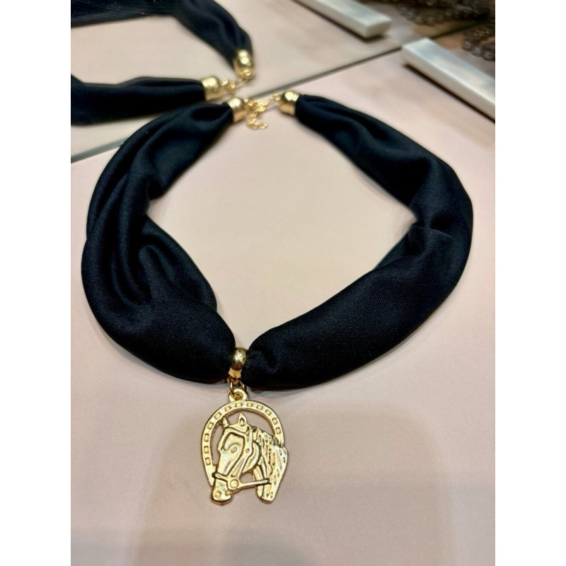 Colar com Tecido Gargantilha Fita Cetim Pingente Cavalo Dourado Várias Cores