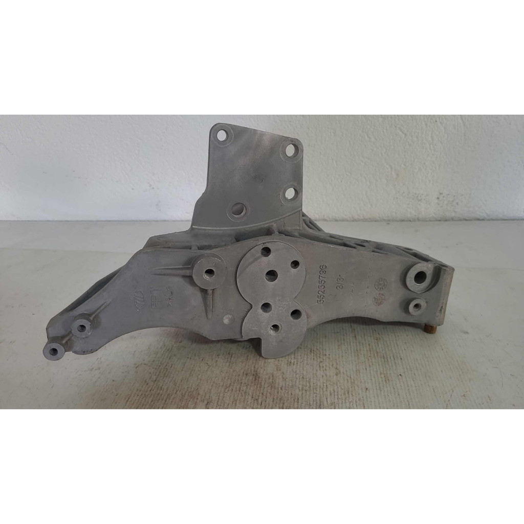 Suporte Compressor Alternador Fiat Fiorino/novo Uno 18 A 21