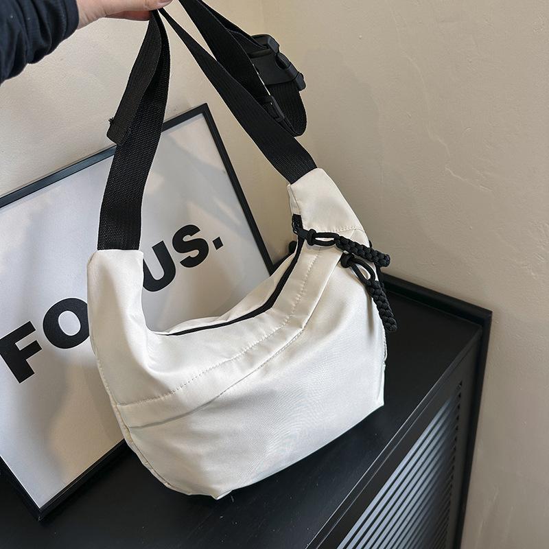 Bolsa transversal, grande capacidade, casual moderna, nova linha, estilo underarm o braço 305 em Oferta na Shopee