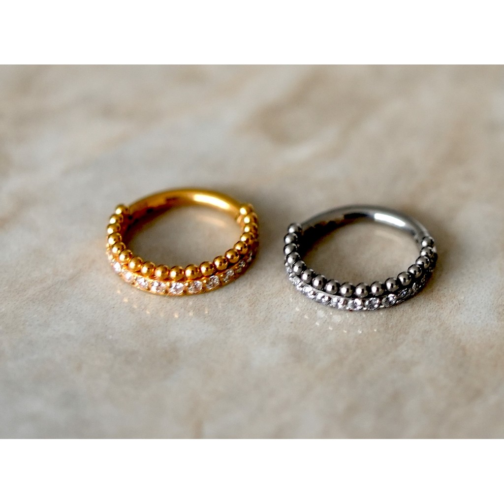 【Brilha】DOT PAVÉ MINI CLICKER — Piercing Argola Esferas & Zircônias G23 Titânio – Hélix / Tragus / Cartilagem