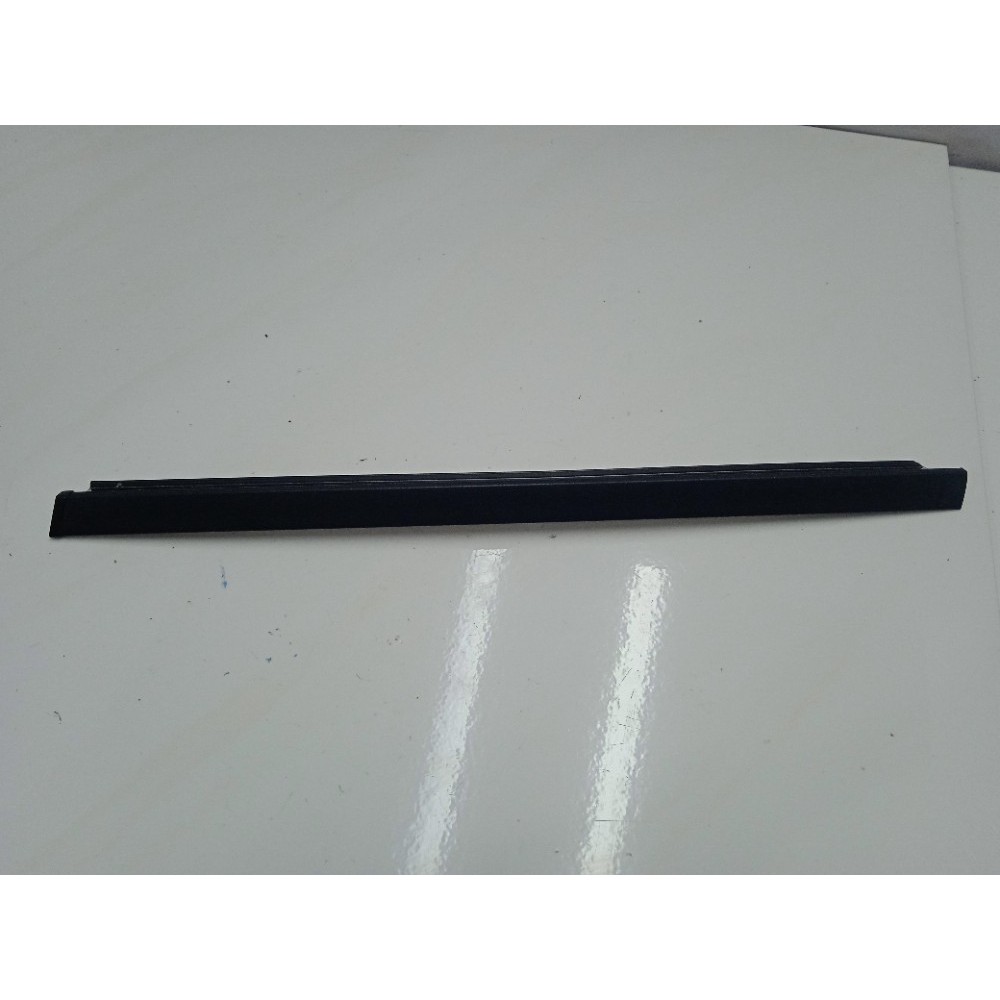 Acabamento Friso Vidro Fixo Traseiro Esquerdo Corolla Cross Preto