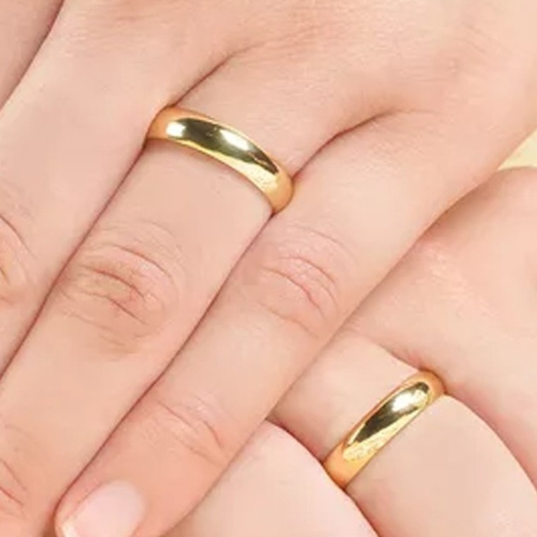 Kit 2 Alianças Douradas em Aço Inoxidável 4mm – Anéis de Casamento/ Noivado e Uso Diário - WL