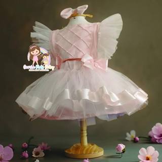 Salopete rosa tematica, minie, galinha pintadinha, jardim encantado, barbie 06 meses a 4 anos em Oferta na Shopee