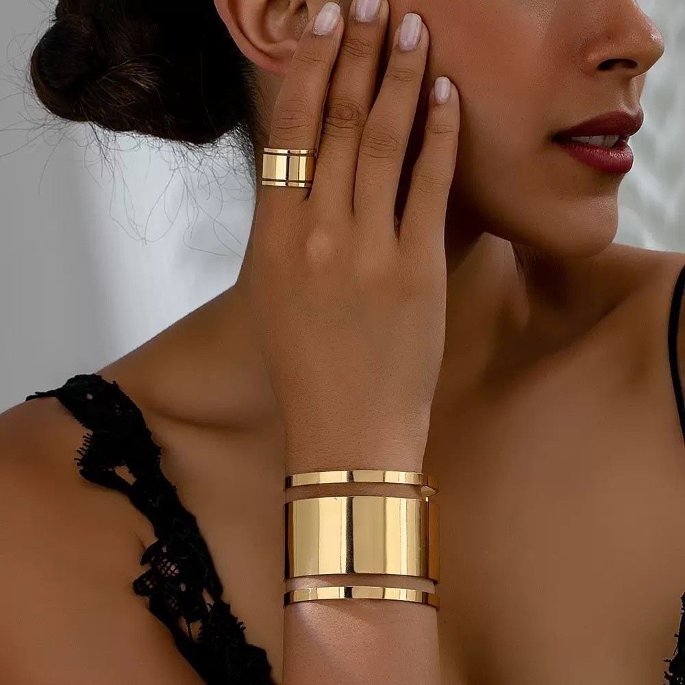 Conjunto Feminino Bracelete Largo e Anel Minimalista banhado Ouro 18K e Prata925