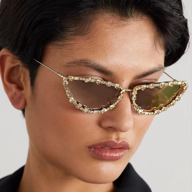 Óculos de sol de novo estilo, óculos de sol retrô personalizados e modernos com grandes strass, óculos de sol femininos 