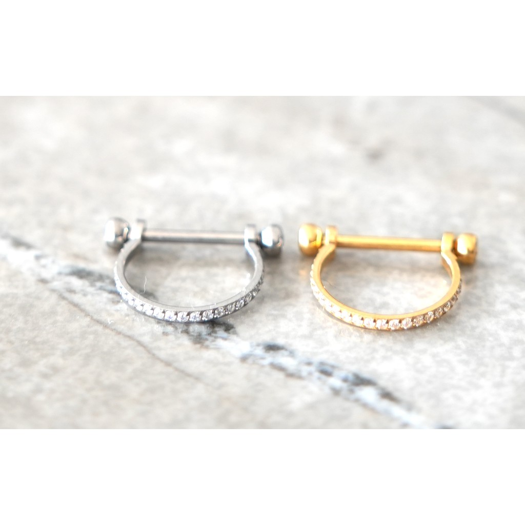 【Brilha】HALF PAVE — Piercing Meia Argola Cravejada Clicker G23 Titânio – Hélix / Tragus / Cartilagem / Conch