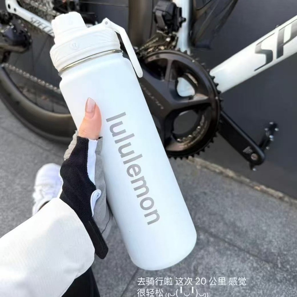 Lulu Thermos Cup lulu Water Cup de volta à vida710ml Garrafa de água esportiva para viagens ao ar livre Yoga Copo de águ