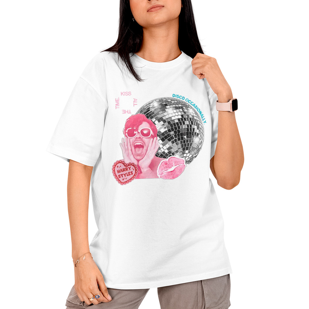 Camiseta Algodão Unissex Harry Kiss All The Time Disco Occasionally Kiss
