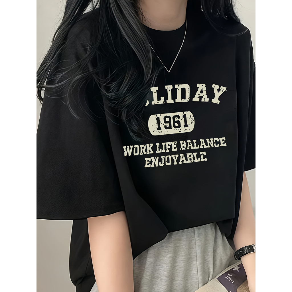 Camiseta Feminina Oversized Retrô Y2K Estampa Holiday Work Life Balance Estilosa Confortável Divertida Casual