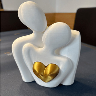 Enfeite Decorativo Casal Apaixonado com Coração Escultura Moderna para Sala ou Quarto | Presente Romântico em Oferta na Shopee