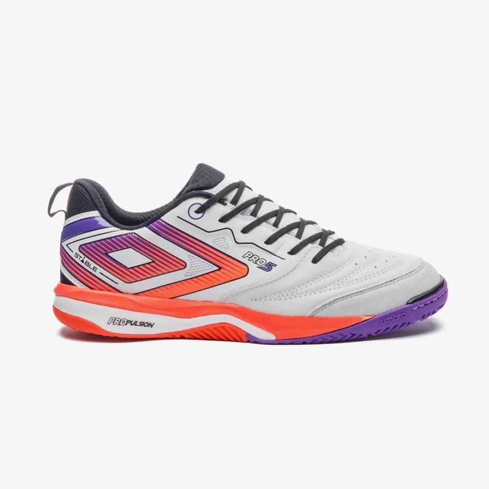 Chuteira Umbro Futsal Pro 5 Stable Branco/Coral/Preto Oficial + NF