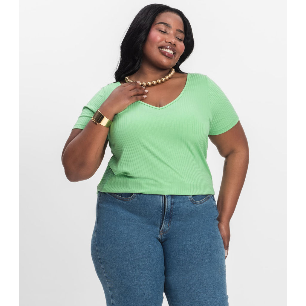 Blusa Feminina Plus Size da Infinita Cor Verde