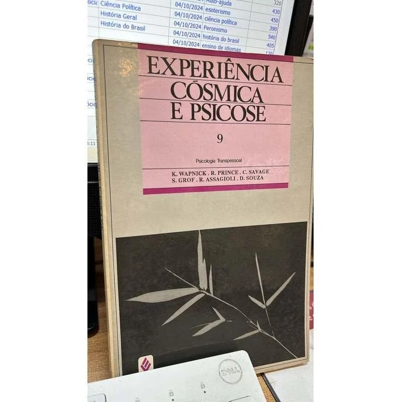 Experiência Cósmica e Psicose autor K. Wapnick; R. Prince; C. Savage; S. Grof; R. Assagioli; D. Souza