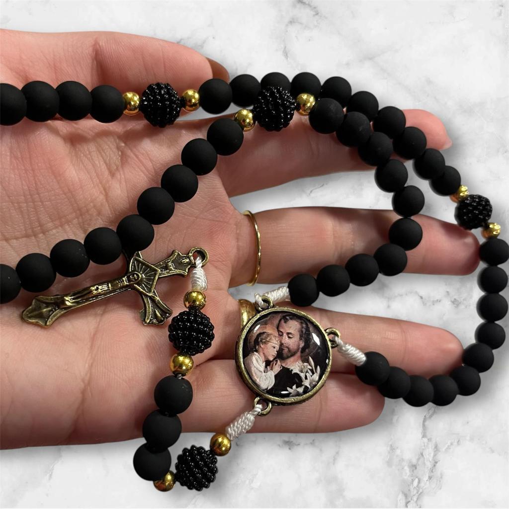 Terço de SÃO JOSÉ  emborrachado preto perola amora crucifixo metal presente religioso lembranca religiao catolico
