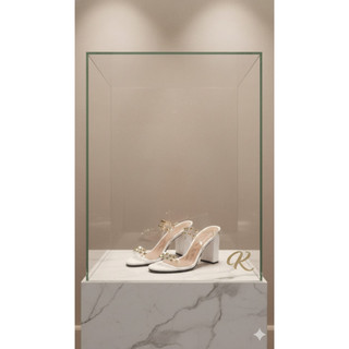 Sandália Salto Bloco Premium – Transparência e Tachas Gold