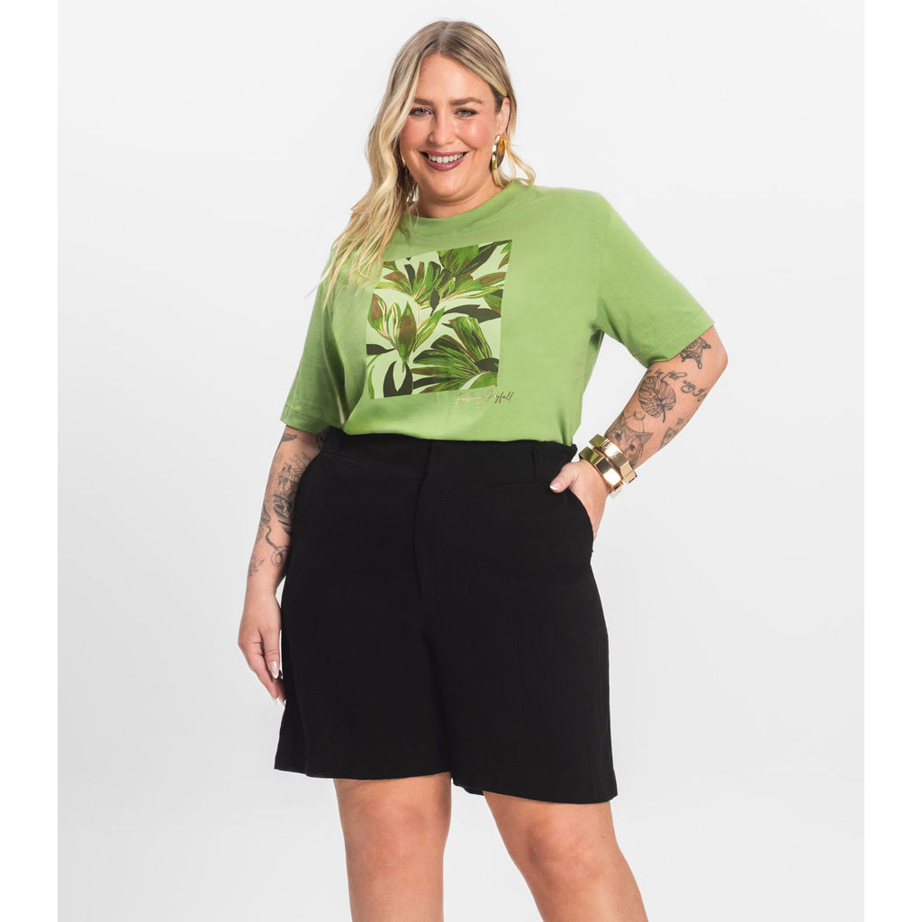Shorts Feminino Plus Size em Linho Secret Glam Preto