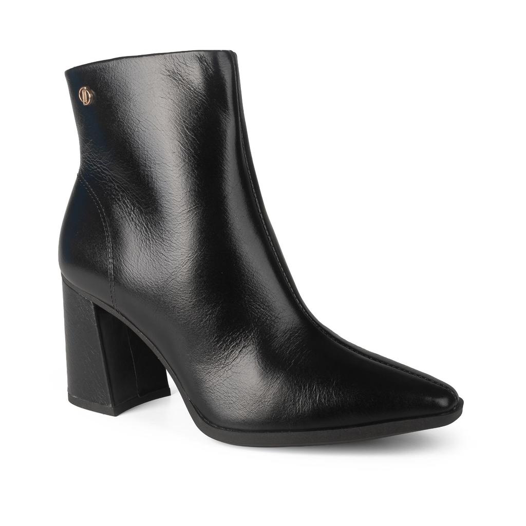 Bota Dakota de Cano Curto Em Couro Feminina D2461