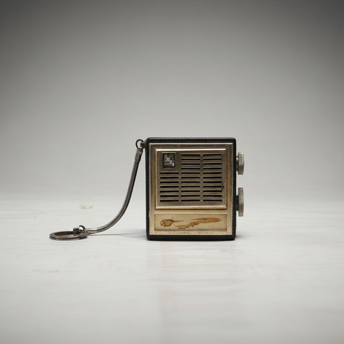 Rádio Miniatura Raridade ( Para Restaurar Ou Enfeite) Cinza