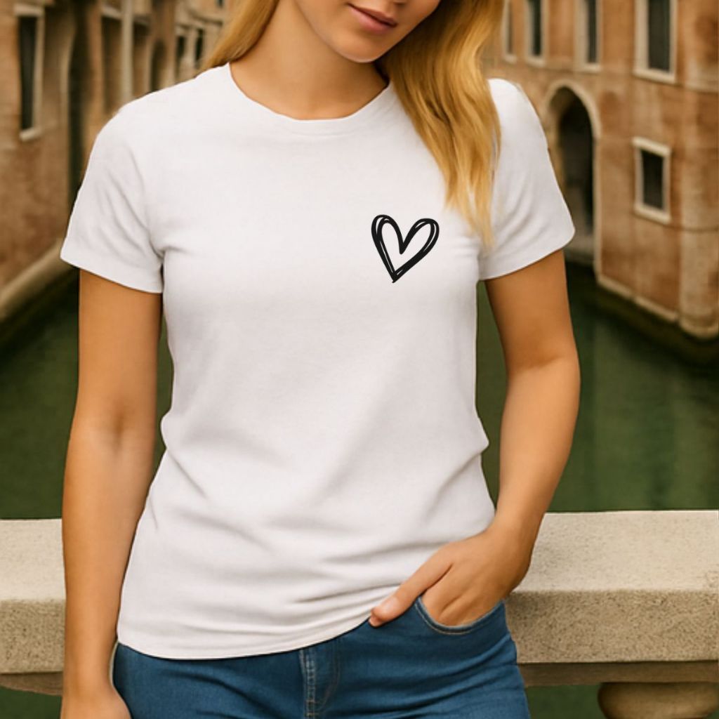 Camiseta 100% Algodão Feminina Estampada Coração Delicado Minimalista Confortável Manga Curta