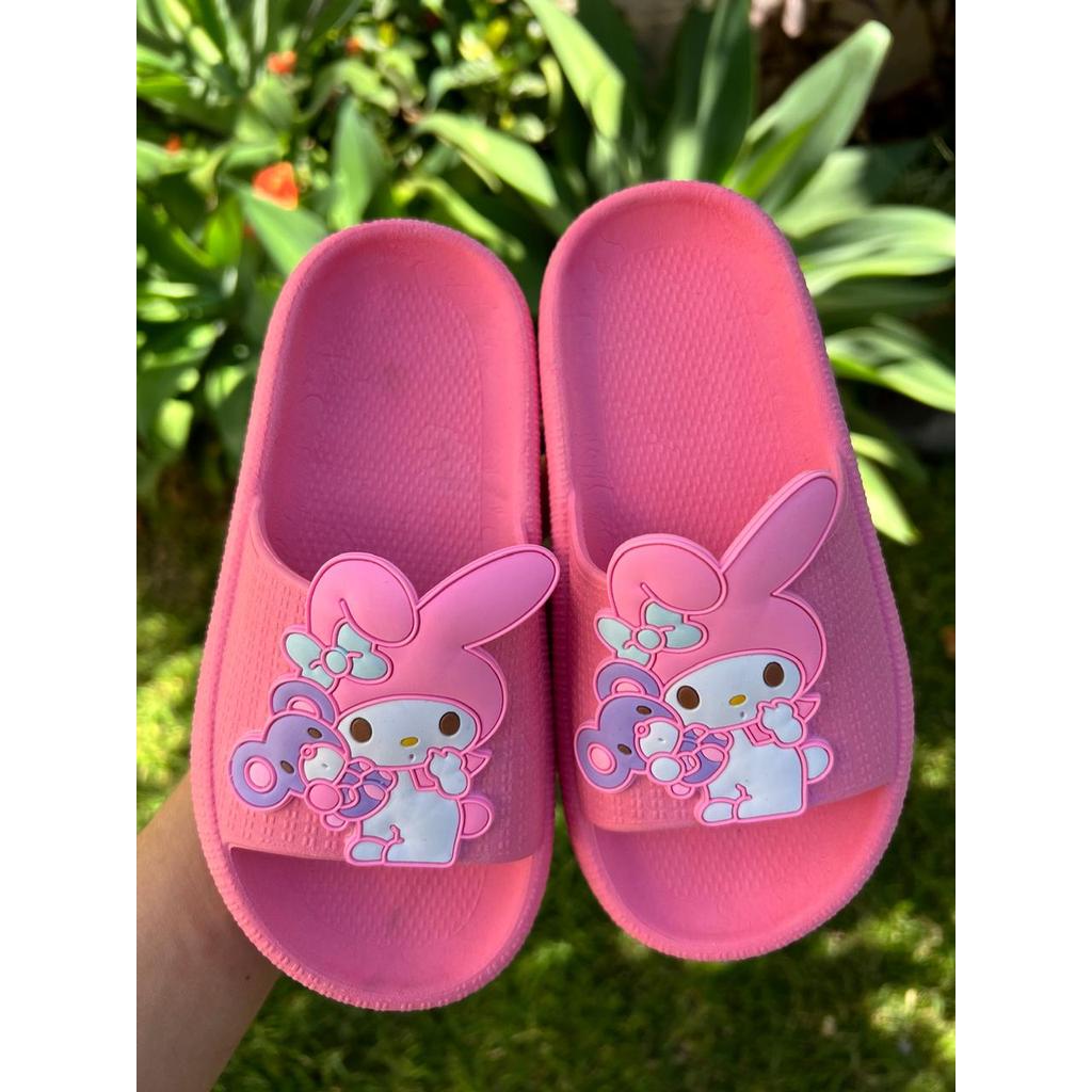 Chinelo Slide Nuvem Infantil Kuromi HelloK Sandália Macia