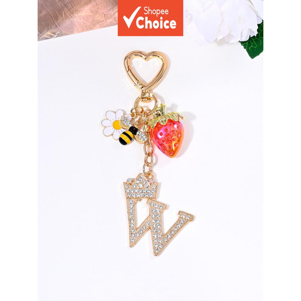 Coroa de diamante de água de abelha morango da moda e colorida com chaveiro de 26 letras em inglês, adequada para