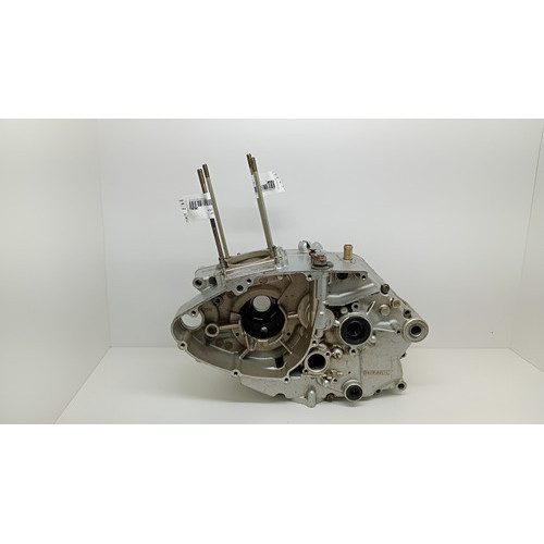 Par Carcaças Do Motor Suzuki Yes 125 2008 13cv Original