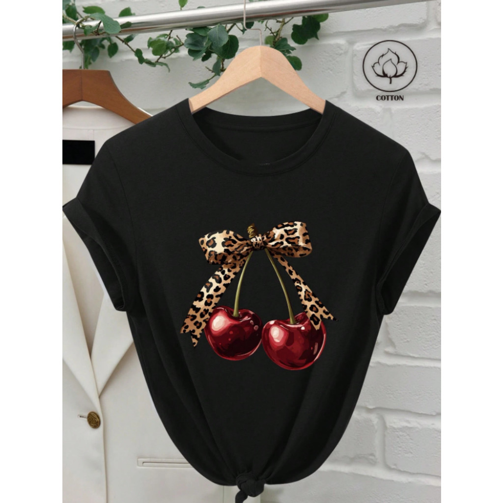 Camiseta Folgada Feminina Moderna E Versátil Em Puro Algodão Com Estampa De Laço Em Tons De Cereja E Oncinha