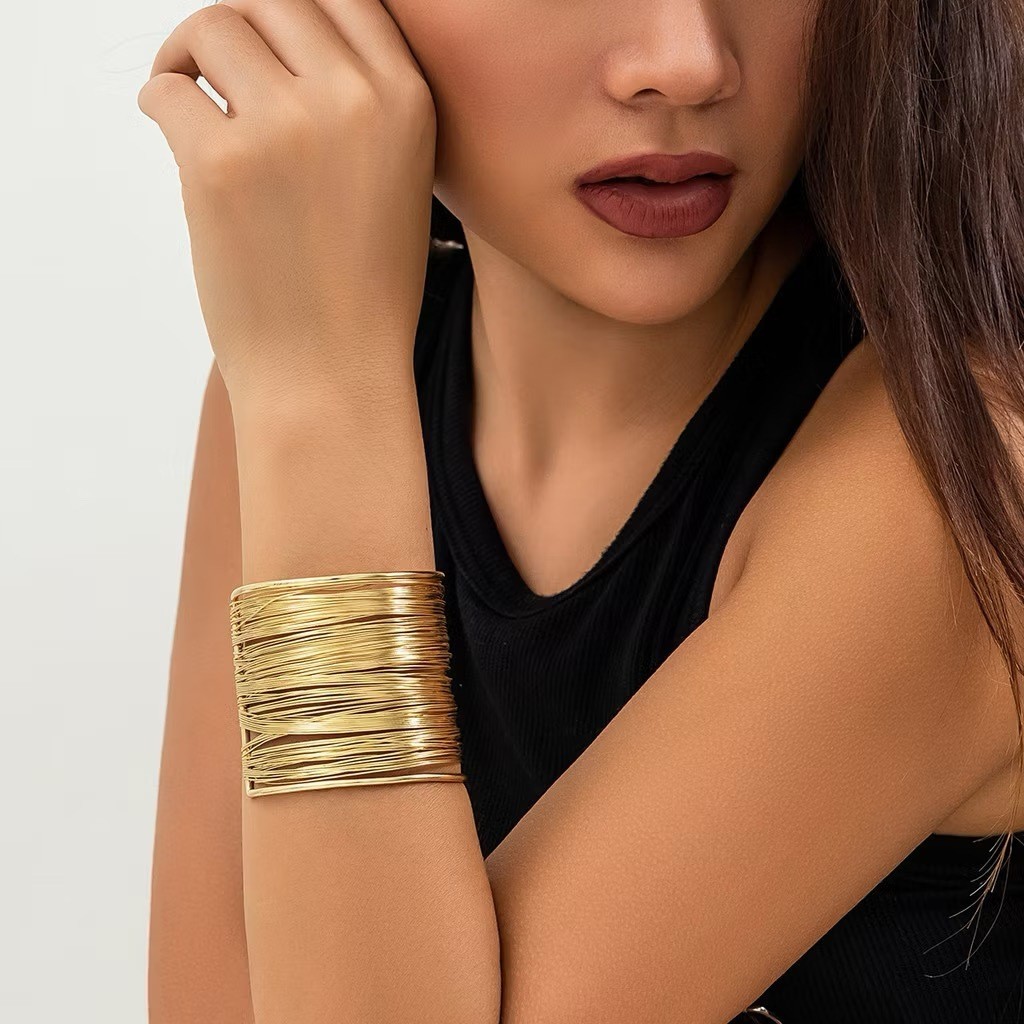 Bracelete Feminino Largo Multicamadas Ajustável banhado Ouro 18K e Prata925