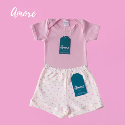 Conjunto Body Manga Curta Amore Rosa e Short Coração 100% Algodão